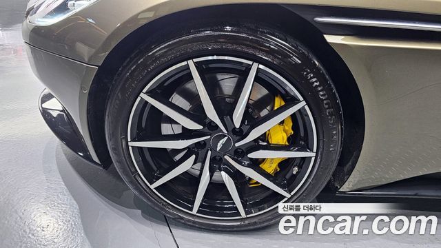 Aston Martin | Aston Martin DB11