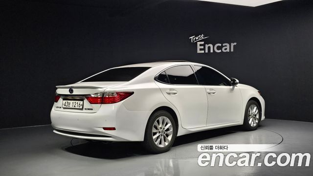 Lexus | Lexus New ES300h | New ES300h